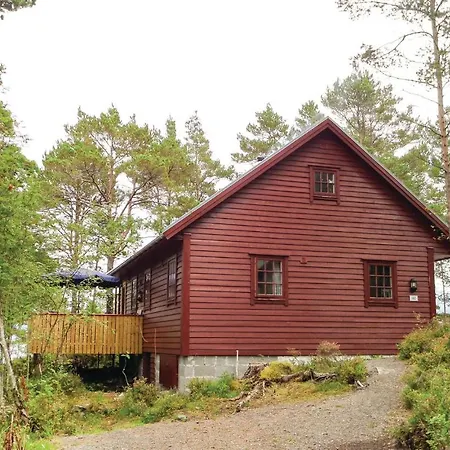 Gorgeous In Varaldsoy With House Sea View Holiday home Skjelnes