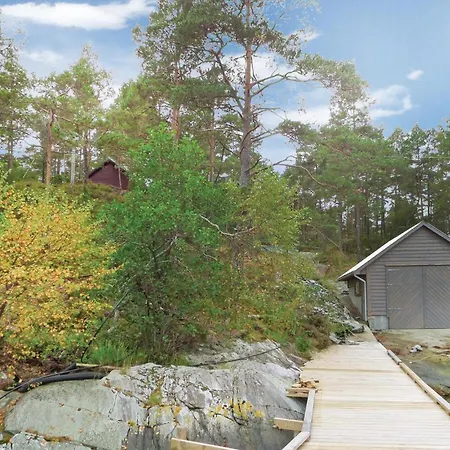 Gorgeous In Varaldsoy With House Sea View Skjelnes