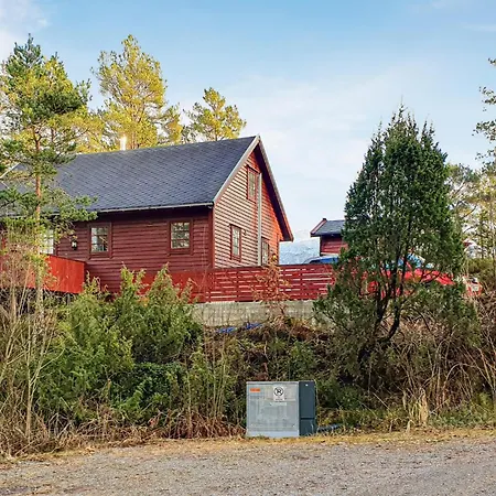 Gorgeous In Varaldsoy With House Sea View Skjelnes