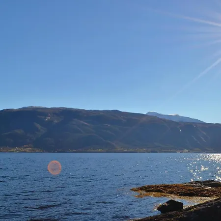 Gorgeous In Varaldsoy With House Sea View Ferienhaus Skjelnes