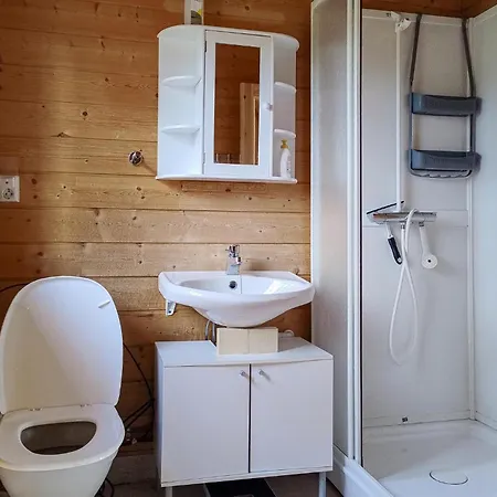2 Bedroom Gorgeous In Varaldsoy Nyaraló *