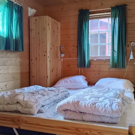 Gorgeous In Varaldsoy With House Sea View Ferienhaus