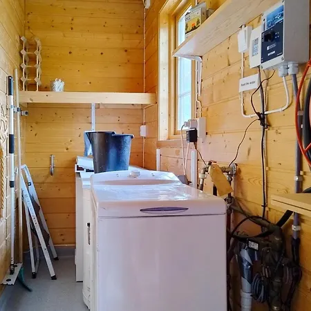 2 Bedroom Gorgeous In Varaldsoy * Skjelnes