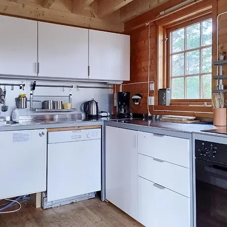 2 Bedroom Gorgeous In Varaldsoy * Skjelnes